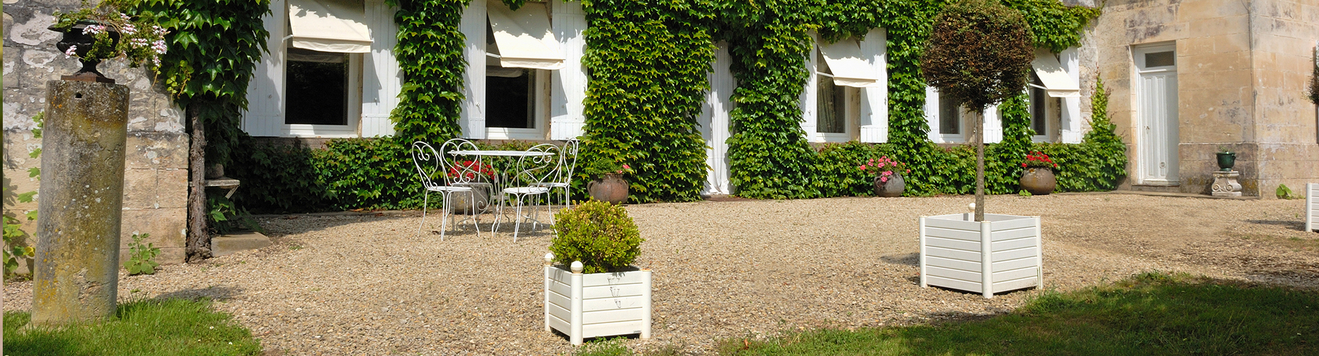 cours extérieur du logis